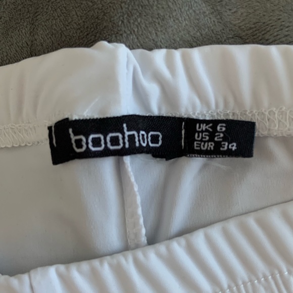 Boohoo, White Biker Shorts, Size: 2 - Picture 5 of 5